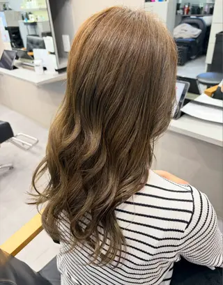 ロング カラー 佐々木 愛実のヘアスタイル