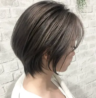 ショート カラー 内藤 繁のヘアスタイル