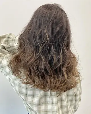 セミロング カラー ヘアアレンジ 【公式】amble luxe池袋東口🩷のヘアスタイル