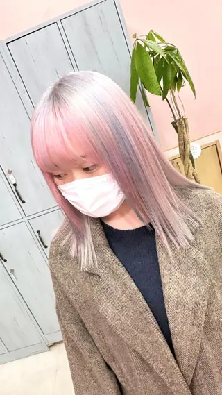 セミロング カラー ブリーチ特化🌈 MANATOのヘアスタイル