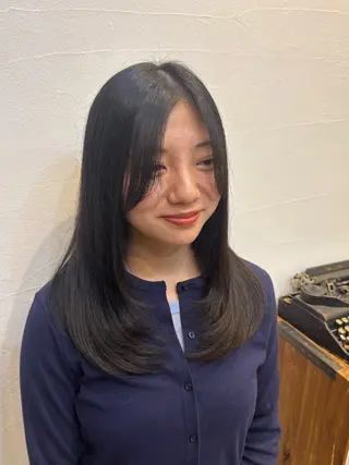 ロング ロングレイヤー ／米澤凌華のヘアスタイル