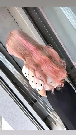 セミロング カラー ブリーチ特化🌈 MANATOのヘアスタイル