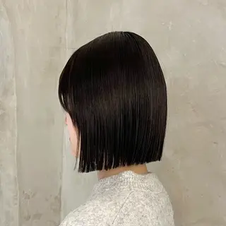 ミディアム 切りっぱなしボブ/ 艶カラー/綾莉のヘアスタイル