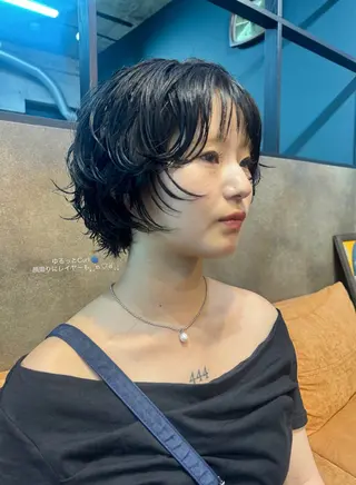 ショート パーマ Ami/艶カラー/ レイヤー/ハイトーンのヘアスタイル