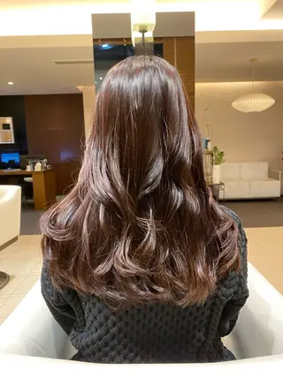 ロング ハルナ カット/グレイカラーのヘアスタイル