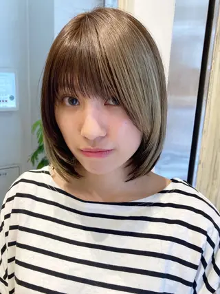 ミディアム あやか 白髪ぼかしハイライトのヘアスタイル