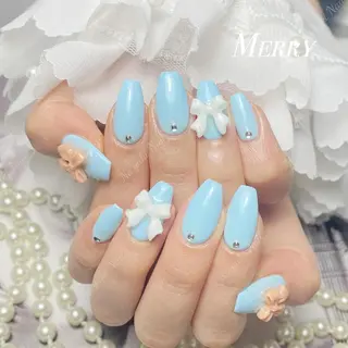 ネイル 🦋 Queenieのネイルデザイン