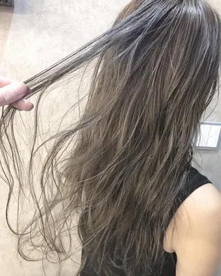 ロング カラー 顔周りレイヤーカット ブリーチminamiのヘアスタイル