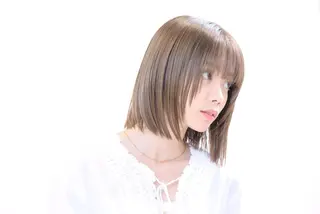 ミディアム カラー 小林 栞菜のヘアスタイル