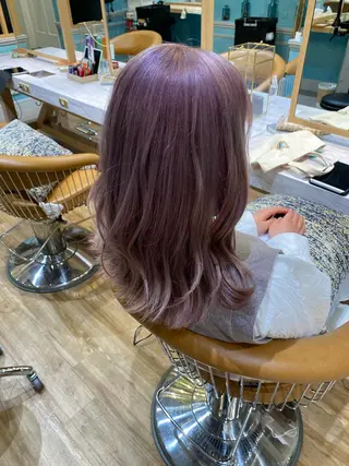 セミロング カラー 🌈ブリーチ特化🌈 MINATOのヘアスタイル