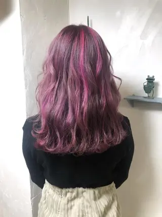 ミディアム カラー パーマ 推し活専用 【派手髪】飯野ゆかりのヘアスタイル