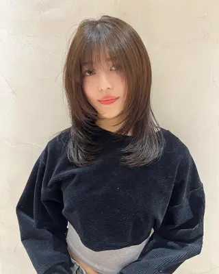 ミディアム レイヤー似合わせ 透明感カラーりきやのヘアスタイル