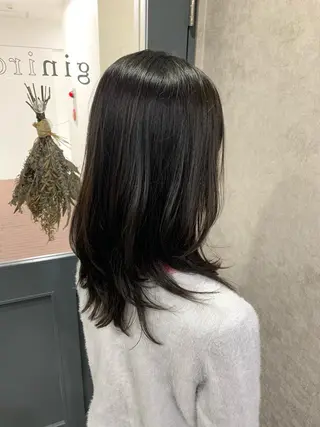 セミロング giniro ホソミのヘアスタイル