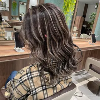 セミロング カラー 白髪ぼかしハイライト 茗荷谷駅徒歩2分のヘアスタイル