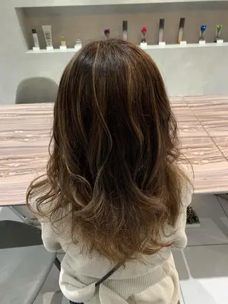 セミロング カラー メンズカット／太田 龍舞／フェザーパーマのヘアスタイル