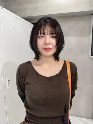 ミディアム Manami🖤 レイヤー×ハイトーンのヘアスタイル