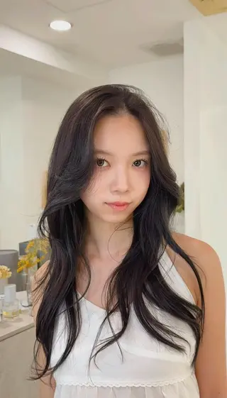 ロング 山下 凪澄のヘアスタイル