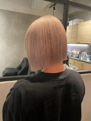 ショート カラー hisano / ハイトーン・透明感のヘアスタイル