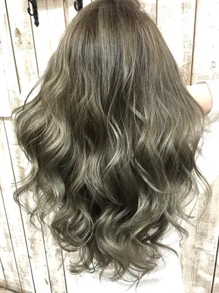 セミロング カラー 井上 一平のヘアスタイル