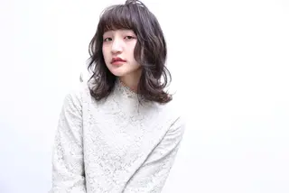 ミディアム カラー レイヤーカット ベージュカラー/小島のヘアスタイル