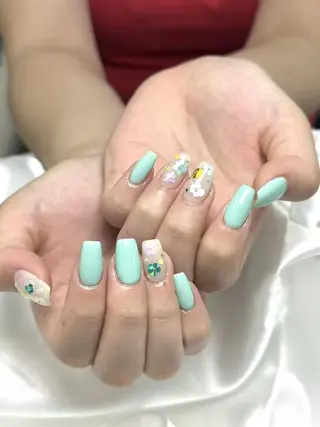 ネイル Kara🌻マツエク &Nailサロン💛のネイルデザイン
