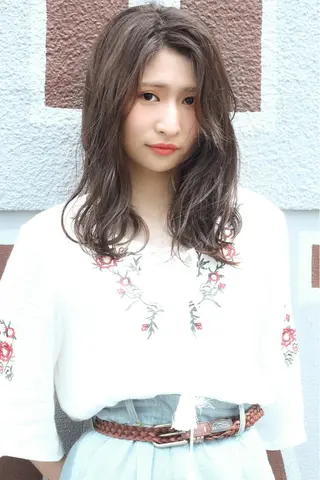 ミディアム EIGHT plum TOKIOリミテッドのヘアスタイル