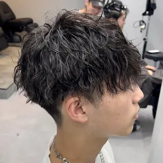 パーマ メンズ アイブロウ 曲がる縮毛矯正 LIBER 岩名のヘアスタイル