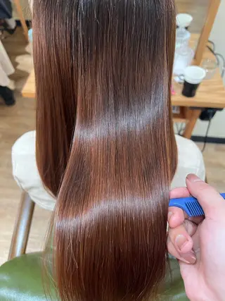 ロング TAI透明カラー 柔らかい縮毛矯正のヘアスタイル