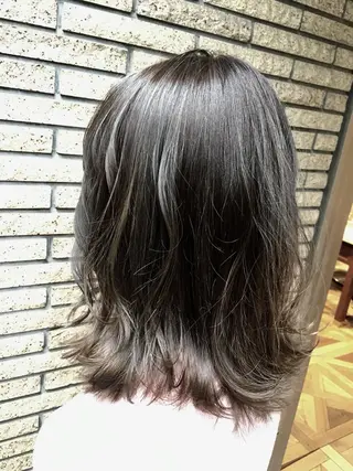 ミディアム カラー 長谷川 香織のヘアスタイル