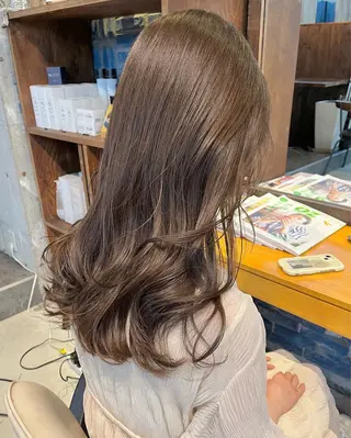セミロング カラー 飯嶋 彩奈のヘアスタイル