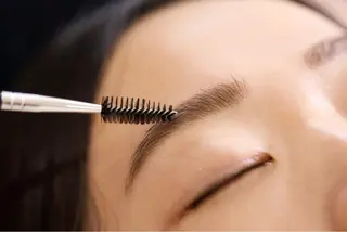 アイブロウ ゆーな ‎🎀 浅草のマツエク・マツパデザイン