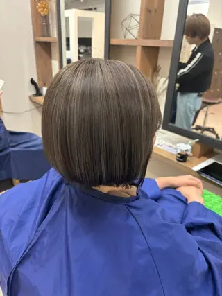 ショート カラー 室谷 ゆりあのヘアスタイル