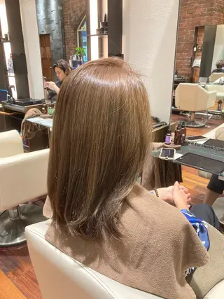 セミロング カラー 成沢 モニカのヘアスタイル