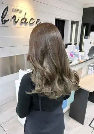 セミロング レイヤー/艶髪カラー 森本くるみのヘアスタイル