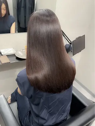 ロング SLASH ホワイト 伊藤眞代のヘアスタイル