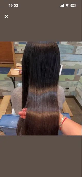 ロング 穐山 春佳のヘアスタイル