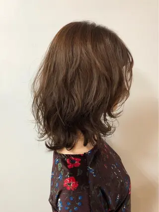 セミロング パーマ 伸びても可愛いカラー 愛甲竜佑のヘアスタイル