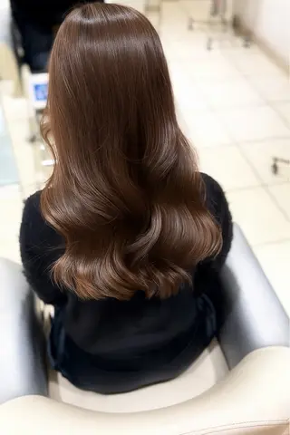 カラー 海希/ブリーチ透明カ ラー/レイヤーカットのヘアスタイル
