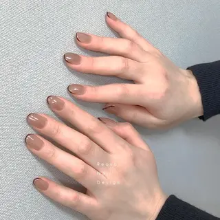ミディアム ネイル Blowe ニュアンスのネイルデザイン