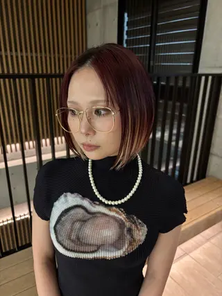 ショート 響　インナーカラー イヤリングカラーのヘアスタイル