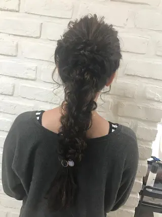 ロング ヘアアレンジ 【暖色カラー特化】 中山由梨のヘアスタイル