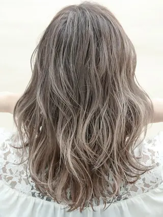 ミディアム カラー THE USUAL ユージュアルのヘアスタイル