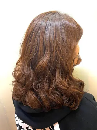 ミディアム パーマ 氷見 早祐香のヘアスタイル
