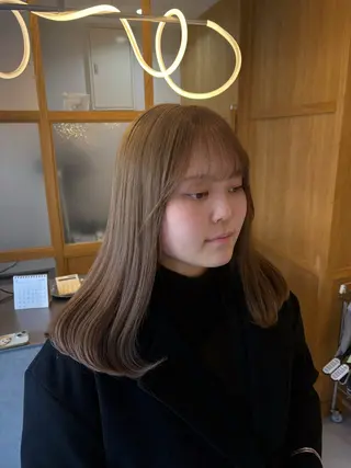 セミロング three. 牧薗 里央のヘアスタイル
