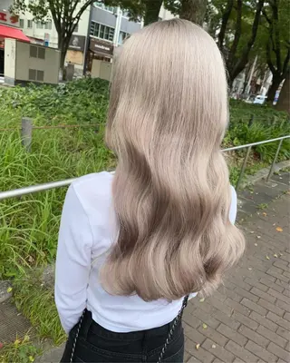 セミロング カラー ブリーチ 透明感HIDEのヘアスタイル