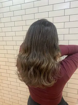 セミロング カラー TAI透明カラー 柔らかい縮毛矯正のヘアスタイル