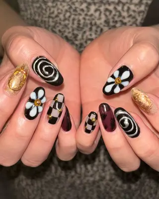 ネイル 🪐富島彩夏 /海外nail🪐のネイルデザイン