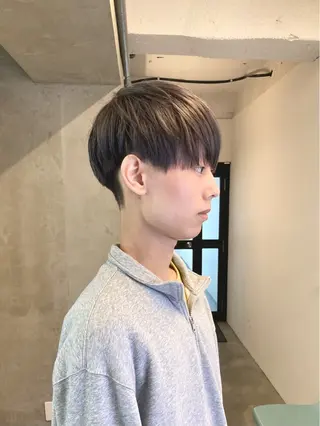 ショート カラー メンズ 透明感カラー レイヤー亀井唯登のヘアスタイル