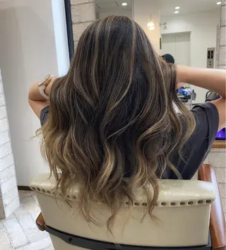 ロング カラー パーマ ヘアアレンジ メンズ キッズ ネイル マツエク・マツパ ハイライト、レイヤー カット/西梅田/中西のヘアスタイル
