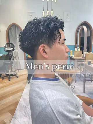 パーマ メンズ ショート/ボブ 艶髪カラーTOSHIのヘアスタイル
